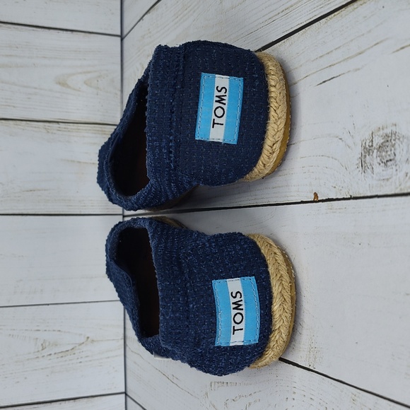 Women's Toms Freetown Classic Slip-On Shoes - Picture 4 of 8